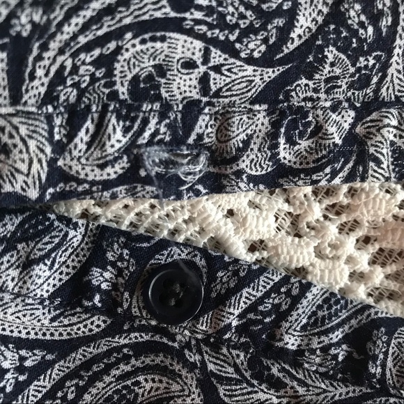 Paisley Crocheted Back Romper - Picture 3 of 6